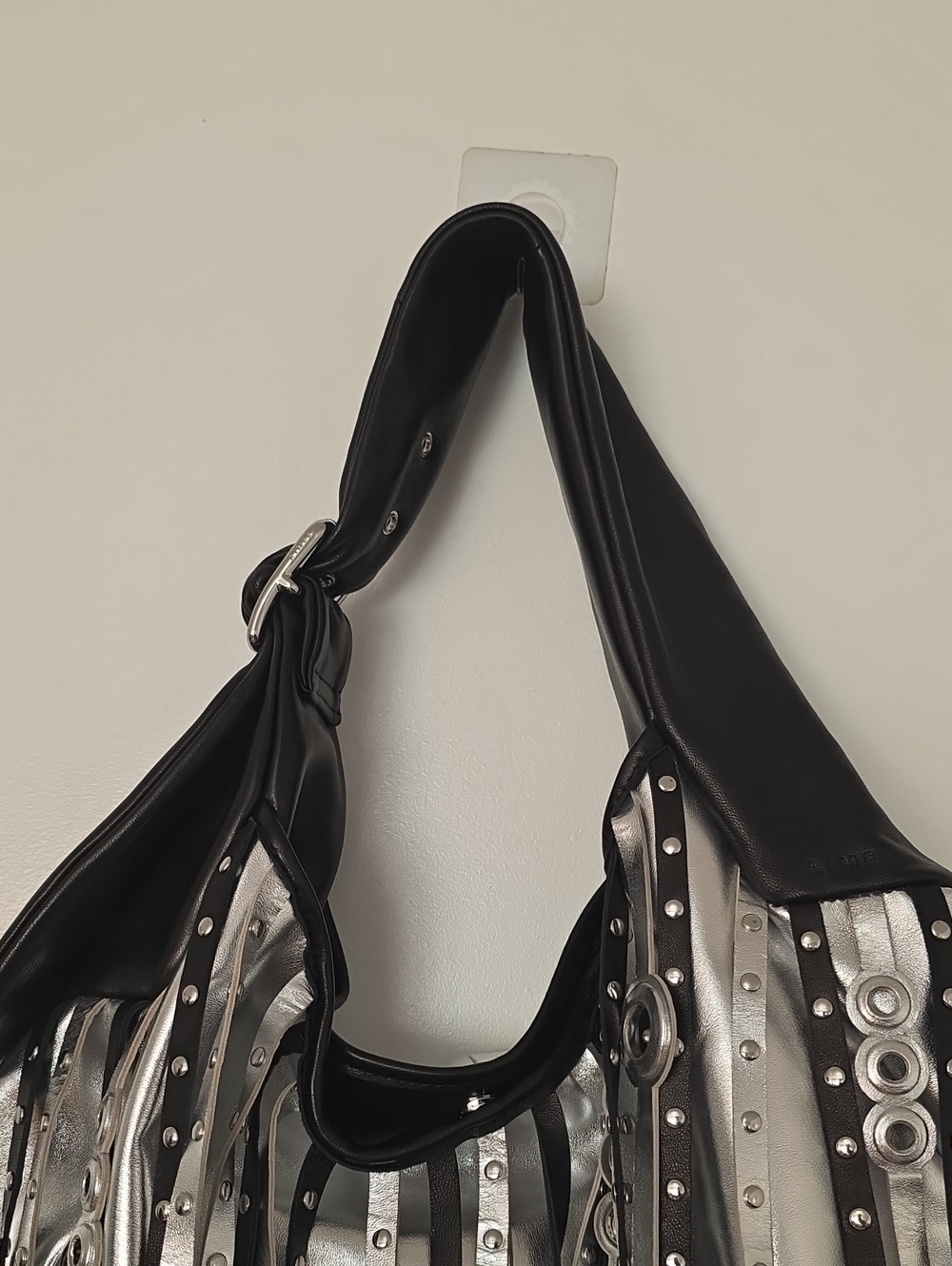 RARE HTF Aimee Kestenberg Silver and Black Fringe Shoulder Bag - Designer Style - Picture 5 of 15